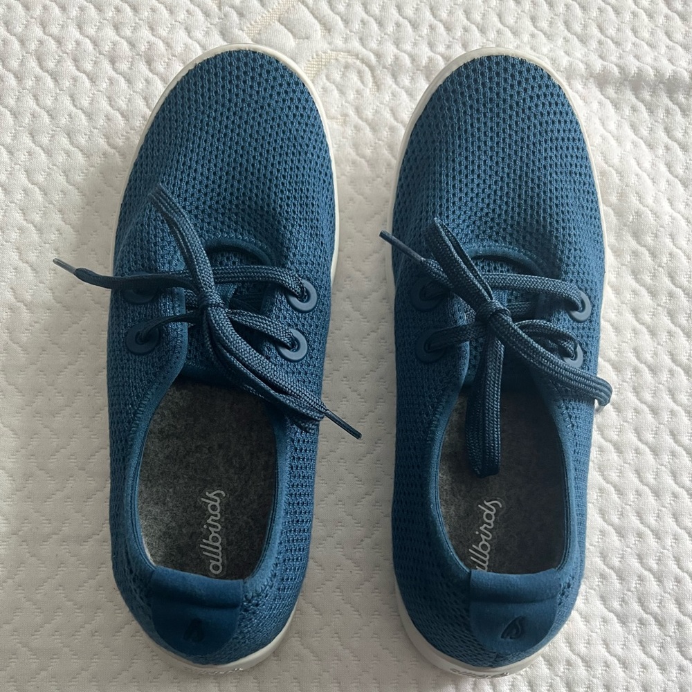 ALLBIRDS Tree Dasher. Made from Eucalyptus trees. Comfy, lightweight,washable.